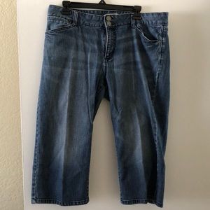 Gap Curvy Flare Capris